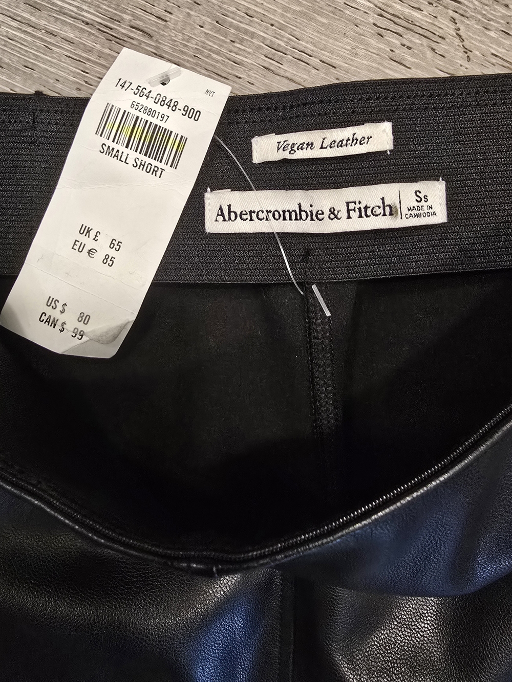Abercrombie & Fitch Black Vegan Leather Womens Pants Small Short NWT